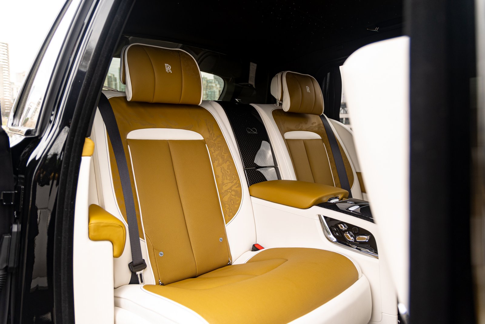 Two-tone leather interior of the Rolls-Royce Cullinan